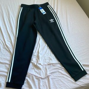 Men’s Adidas 3 stripes pants warm and soft